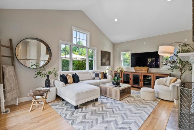 113 Wildwood Avenue, San Carlos CA: https://media.crmls.org/mediaz/16527460-a856-4206-8367-ece4b4f29566.jpg