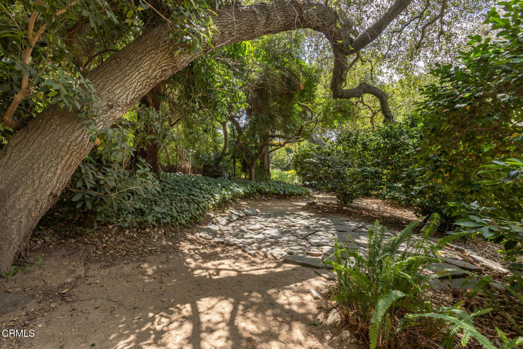 https://media.crmls.org/mediaz/16536055-d078-48d5-b26c-74f64bb970a6.jpg?preset=X-Large