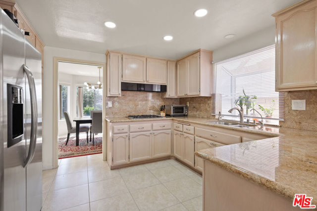 12119 Falcon Crest Way, Porter Ranch CA: https://media.crmls.org/mediaz/1653b063-8f74-4228-a79d-1a6573711cf8.jpg
