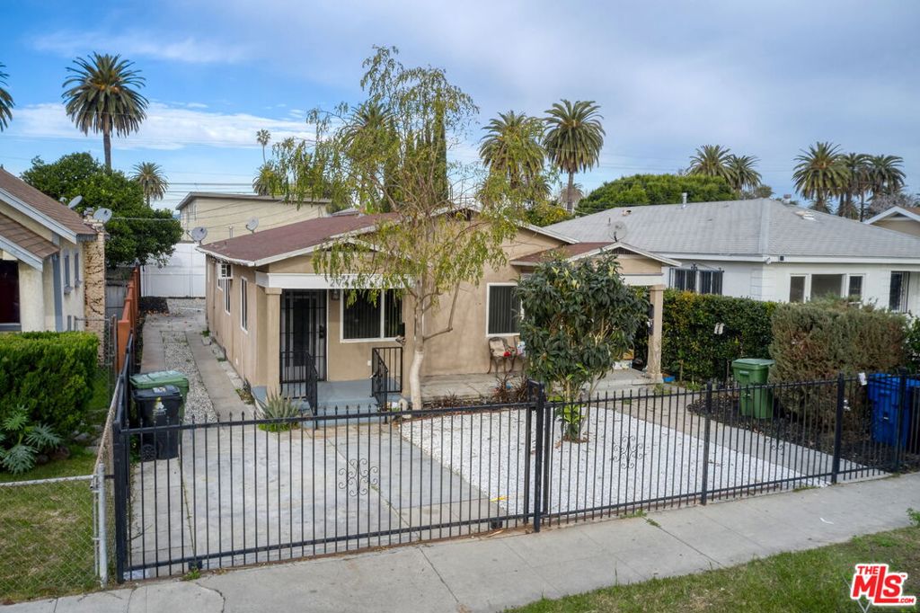 2749 S Mansfield Avenue
