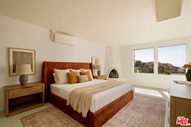 7401 Studio Road, Canoga Park CA: https://media.crmls.org/mediaz/16548f53-c2f9-4ddd-a769-f54c3976e32c.jpg