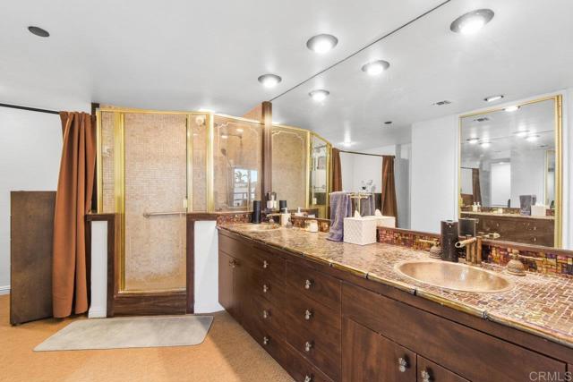 230 W Laurel Street, San Diego CA: https://media.crmls.org/mediaz/1655a23d-2128-40d8-af93-ea495c008189.jpg
