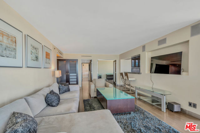 201 Ocean Avenue, Santa Monica, California 90402, 3 Bedrooms Bedrooms, ,2 BathroomsBathrooms,Stock Cooperative,For Sale,Ocean,24384369