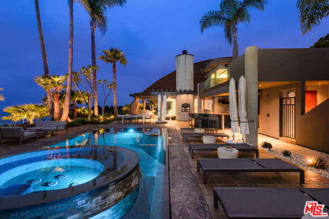26720 Via Linda Street, Malibu CA: https://media.crmls.org/mediaz/16569e87-d12a-4965-aeb8-1623c075ea9e.jpg