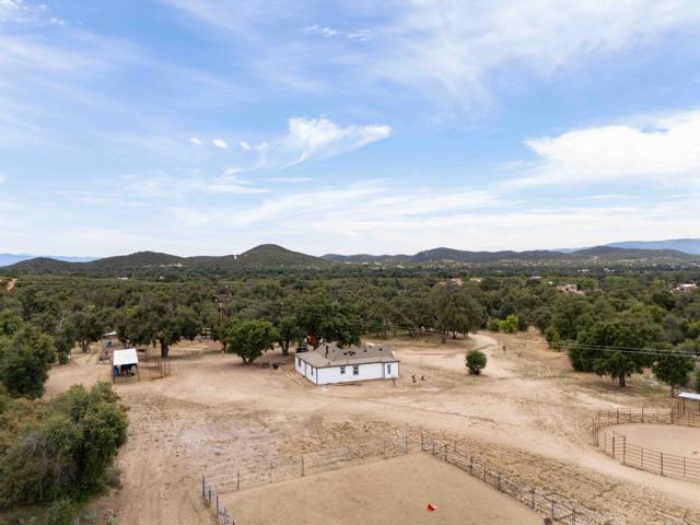 30578 Chihuahua Valley Road, Warner Springs CA: https://media.crmls.org/mediaz/1656c8de-a1cf-42aa-b64f-06bb6efa5c1f.jpg