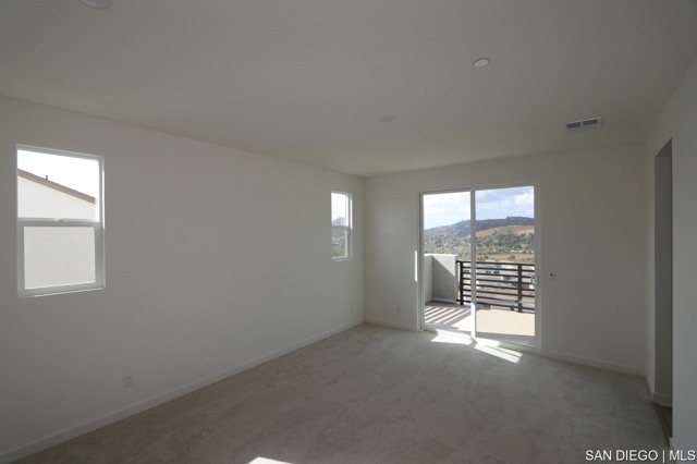 592 Meadowood ST, Fallbrook CA: https://media.crmls.org/mediaz/165765c8-5bf7-4cc1-a9e4-5255c3fe0905.jpg