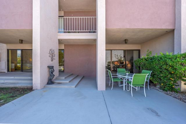 2696 S Sierra Madre, Palm Springs CA: https://media.crmls.org/mediaz/16580aa0-5c3b-4238-aac6-f8839c6ee33b.jpg