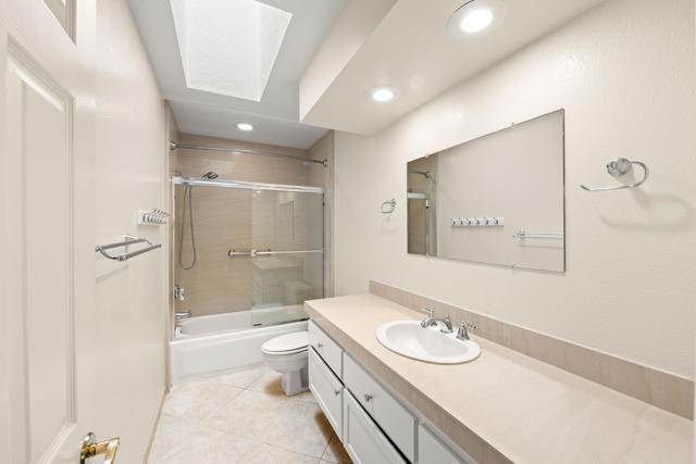 77739 Cape Verde Drive, Palm Desert CA: https://media.crmls.org/mediaz/165959a3-5609-434f-91a6-f35fe877530a.jpg