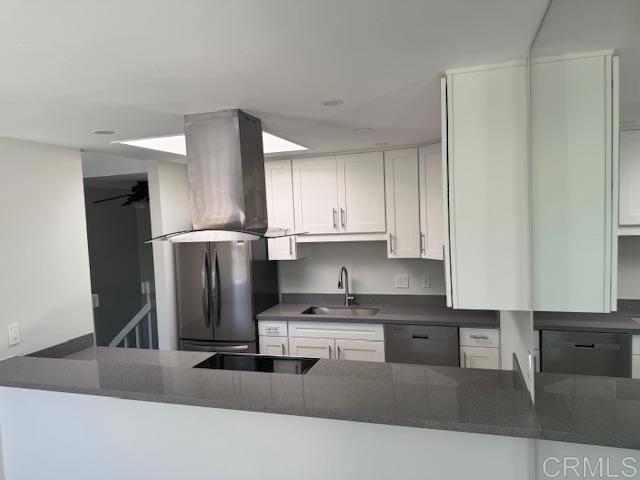 2388 Altisma Way, Carlsbad CA: https://media.crmls.org/mediaz/16597ac9-e1fd-4558-9cab-dce236e2be0c.jpg