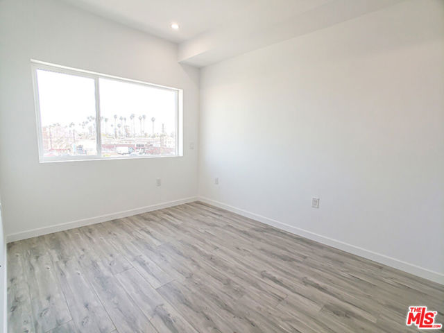 1229 S Kingsley Drive, Los Angeles CA: https://media.crmls.org/mediaz/1659d49c-7921-49ed-90da-ef25ee8344c5.jpg