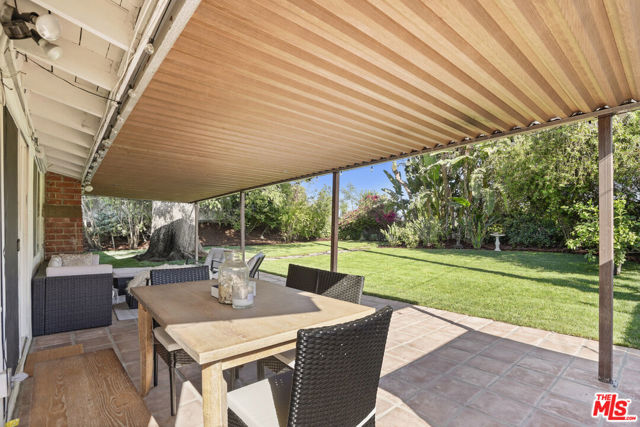 20338 Coulson Street, Woodland Hills CA: https://media.crmls.org/mediaz/165a2ea1-d5de-4556-8c56-50e322accab7.jpg