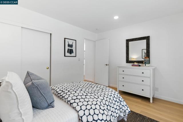 1725 Spyglass Ln, Moraga CA: https://media.crmls.org/mediaz/165a3dad-d1c3-4143-9a77-78b72e90e226.jpg