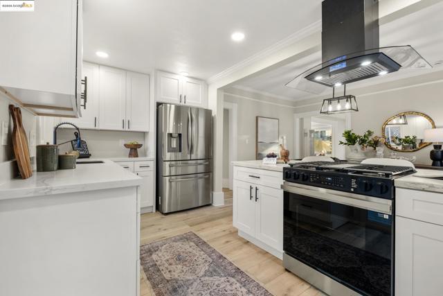 2050 E 30Th St, Oakland CA: https://media.crmls.org/mediaz/165a593c-8f63-4aff-aebe-81cc234e801f.jpg