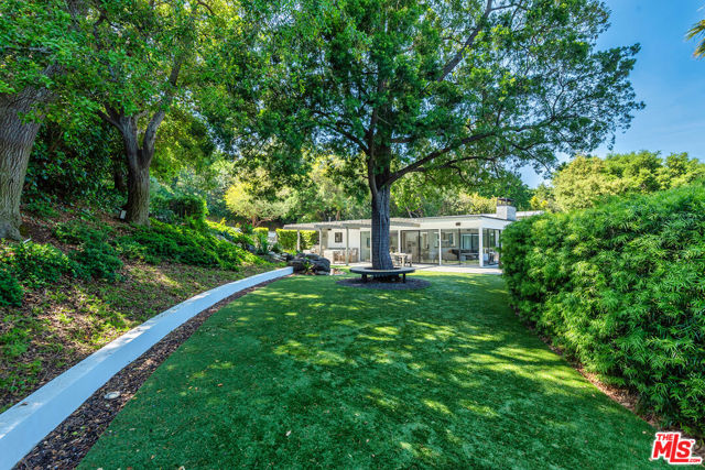 15941 Skytop Road, Encino CA: https://media.crmls.org/mediaz/165aa7a9-9b27-4648-9f4f-aff943ec98da.jpg