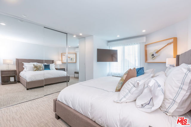 18 Union Jack Street, Marina del Rey CA: https://media.crmls.org/mediaz/165ab6af-fb56-4e71-a088-532bad578f63.jpg