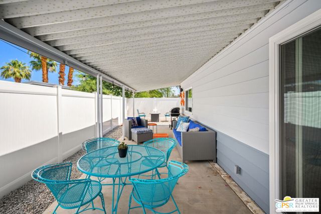 240 Los Pinos Drive, Palm Springs CA: https://media.crmls.org/mediaz/165ad7f4-942a-4a82-9429-719e48de07c4.jpg