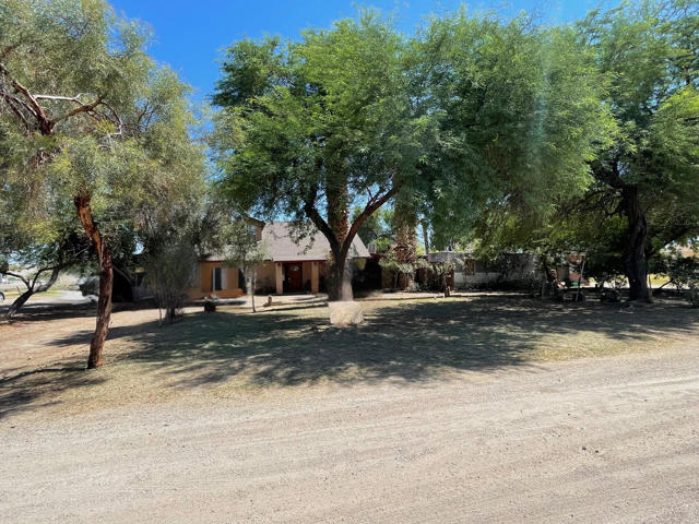 3550 W Hobson Way, Blythe CA: https://media.crmls.org/mediaz/165b3e00-cc62-45a0-9bbe-1d58341e91de.jpg