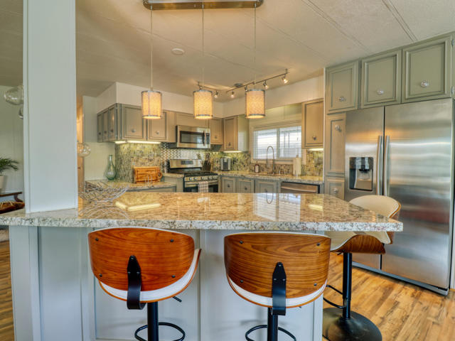 51555 Monroe St. #18, Indio CA: https://media.crmls.org/mediaz/165b6cd7-642d-45fe-9fb4-9efb81bf4317.jpg
