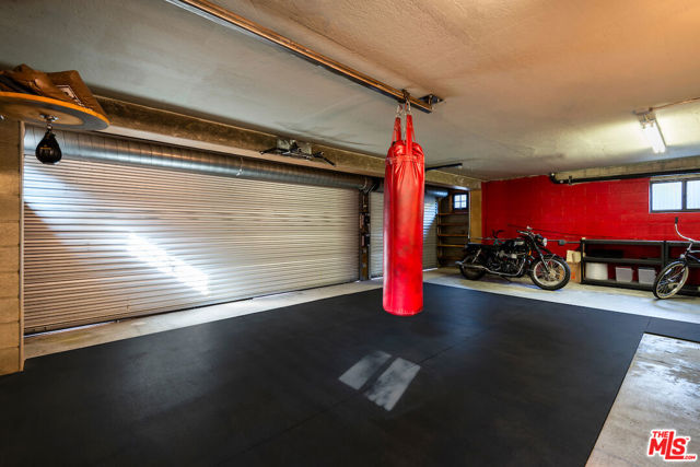 667 Santa Clara Avenue, Venice CA: https://media.crmls.org/mediaz/165b91d5-3a3e-4933-96e4-585ac9cf1f7b.jpg