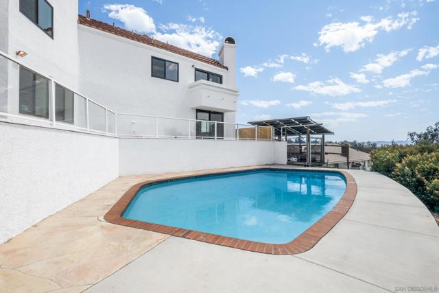 15032 Heath Dr, Poway CA: https://media.crmls.org/mediaz/165bc7de-a0d9-451e-b525-22580c1e7525.jpg