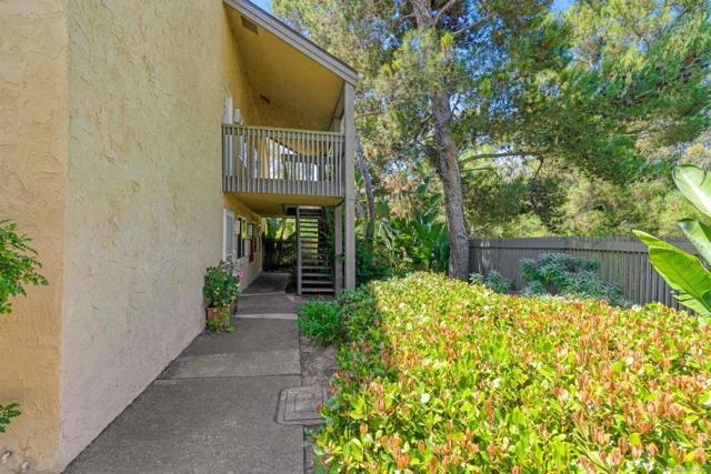 3136 Via Alicante, La Jolla CA: https://media.crmls.org/mediaz/165bd297-0edc-4f13-9306-9c4a847425c1.jpg