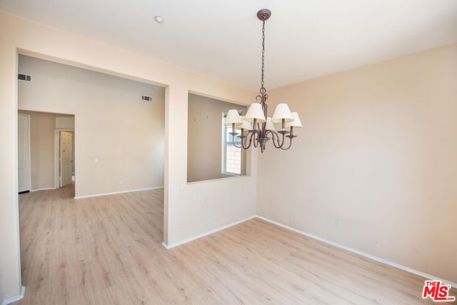 11372 Bridgeway Court, Riverside CA: https://media.crmls.org/mediaz/165c4100-dc16-435c-b9d5-0d76aee51697.jpg