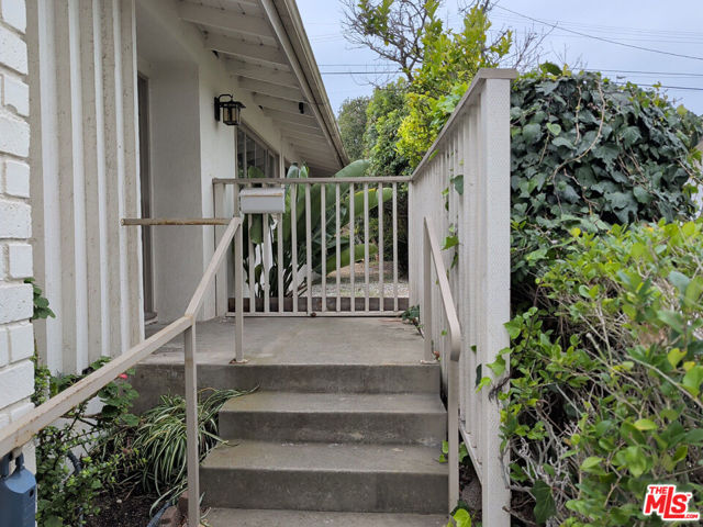 8217 Billowvista Drive photo 4
