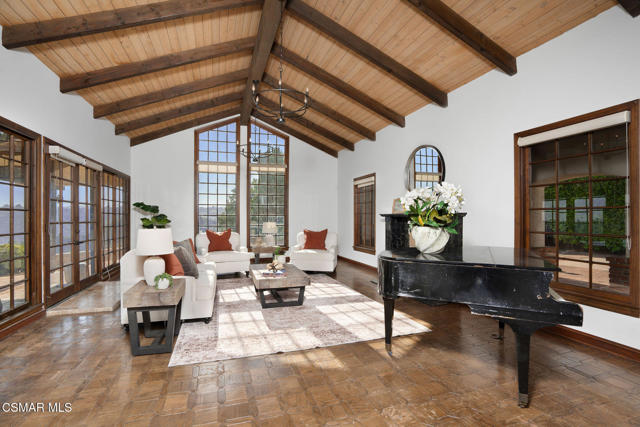 2457 Angelo Drive, Los Angeles CA: https://media.crmls.org/mediaz/165c7927-78ab-4c55-90c9-6f32fc1ecfcd.jpg