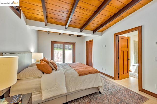 6815 Paso Robles Dr, Oakland CA: https://media.crmls.org/mediaz/165cb09a-42c6-4226-b7a6-ce38474e20db.jpg