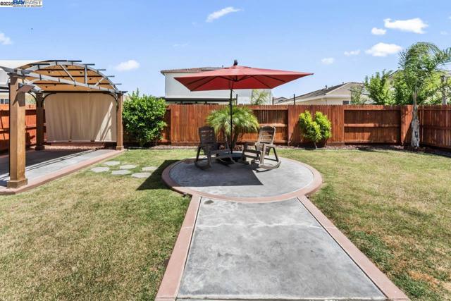 323 Sacramento St, Lathrop CA: https://media.crmls.org/mediaz/165cd7fa-2428-426c-969a-8f936b41b118.jpg