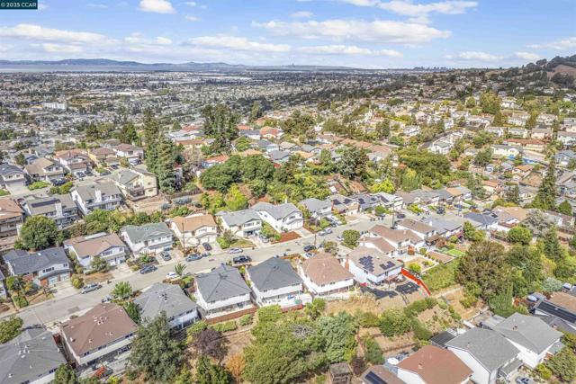 16639 Selby Dr, Castro Valley CA: https://media.crmls.org/mediaz/165ce9c9-6228-4124-bce4-ca45c001a5b3.jpg