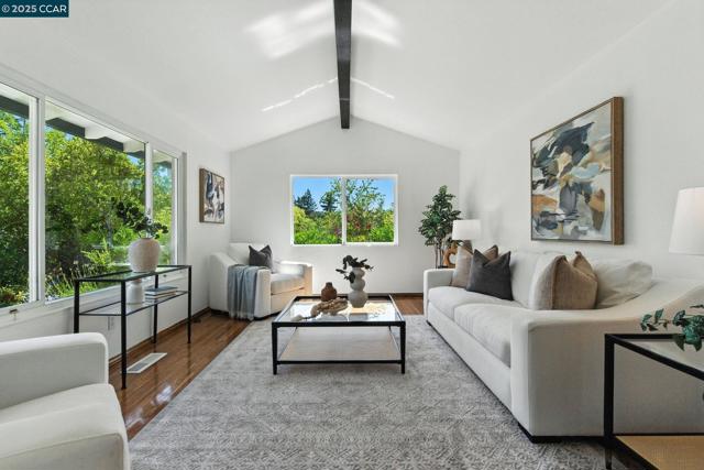 3824 Via Granada, Moraga CA: https://media.crmls.org/mediaz/165d85e2-f21e-4da9-9a86-2475f6ef160b.jpg