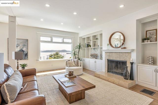 539 Golden Gate Ave, Richmond CA: https://media.crmls.org/mediaz/165db470-4e58-45a7-8367-1f377f93a816.jpg