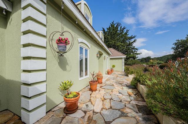 11394 Saddle Road, Monterey CA: https://media.crmls.org/mediaz/165dd269-8175-4967-bd1e-3a028d32c811.jpg