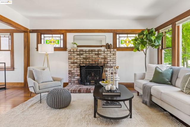 769 Santa Ray Ave, Oakland CA: https://media.crmls.org/mediaz/165e4d72-e235-4bbf-aa4b-15bf36f01d51.jpg