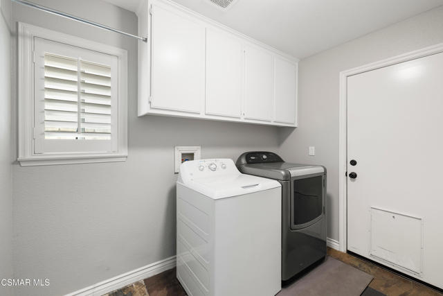 3206 Clarita Court, Thousand Oaks CA: https://media.crmls.org/mediaz/165eb669-20fb-4b24-af9e-8b90f650a295.jpg