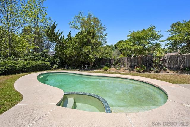 3718 Barbic Ct, Spring Valley CA: https://media.crmls.org/mediaz/165f56c8-d42b-40b7-804f-8b7783542edb.jpg