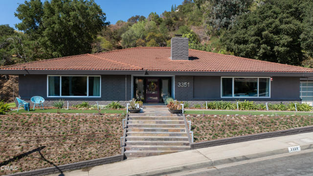 3351 Country Club Drive, Glendale CA: https://media.crmls.org/mediaz/165f76c8-fa51-450a-9380-3fd5ea1085b2.jpg
