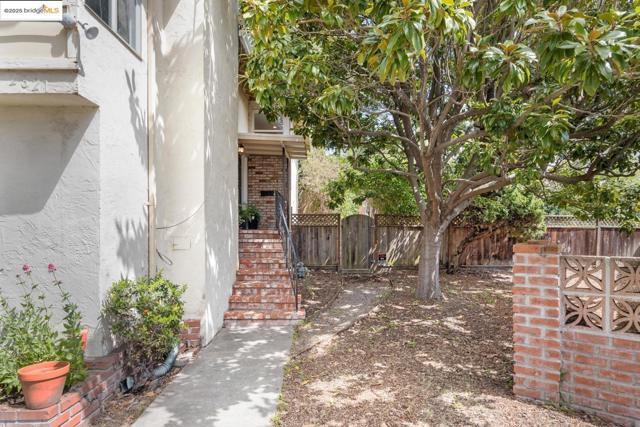 2821 Erin CT, Richmond CA: https://media.crmls.org/mediaz/165f7a04-ba11-4bb1-985e-cd0ad4b58172.jpg