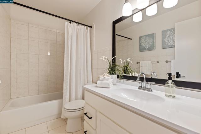 1513 Siskiyou Dr, Walnut Creek CA: https://media.crmls.org/mediaz/165fab24-b71b-4a2d-bc9a-c1ca51e74e81.jpg