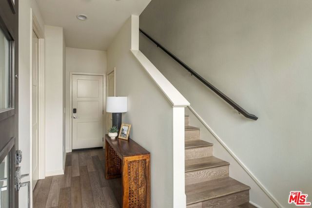 1120 North Avenue 56 photo 2