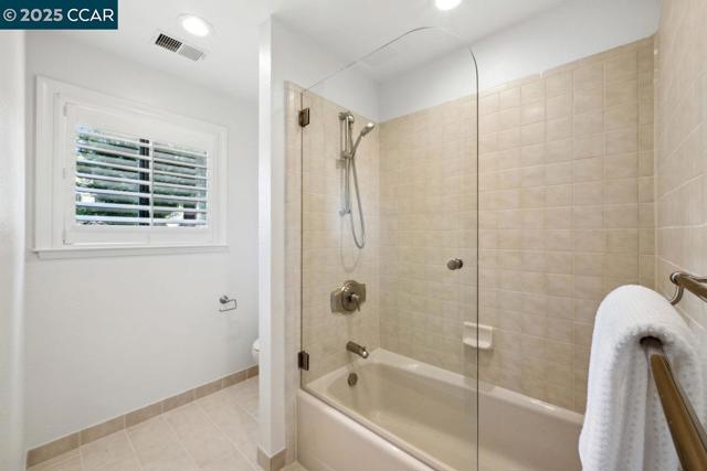 3369 Stage Coach Dr, Lafayette CA: https://media.crmls.org/mediaz/16603dbc-6b67-4384-8699-98f2db287109.jpg
