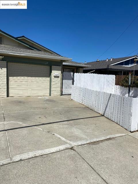 137 El Dorado Dr, Pittsburg CA: https://media.crmls.org/mediaz/16604239-dde4-464d-bace-3662484cca86.jpg