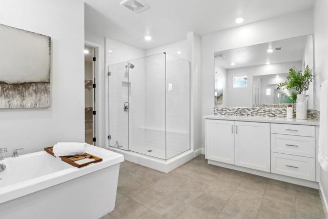 941 Lindbergh Dr, San Marcos CA: https://media.crmls.org/mediaz/16604ad3-0cd8-4d4e-aebd-54b142da16ec.jpg