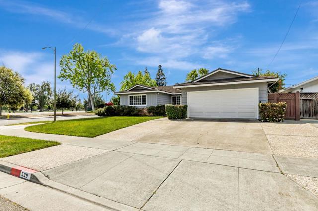 529 Park Meadow Court, San Jose CA: https://media.crmls.org/mediaz/16610ce0-95df-4574-aafa-dd9b16541554.jpg
