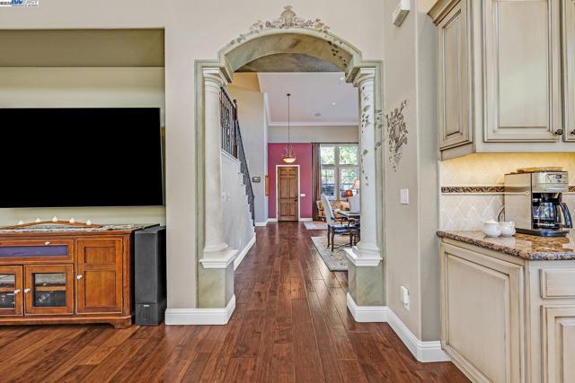259 Alden Ln, Livermore CA: https://media.crmls.org/mediaz/16613dd9-80f6-480c-bf1c-37d4931131be.jpg