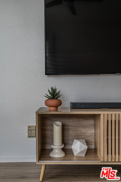 https://media.crmls.org/mediaz/1661df45-5078-4ebf-8896-d76123a135b9.jpg?preset=X-Large