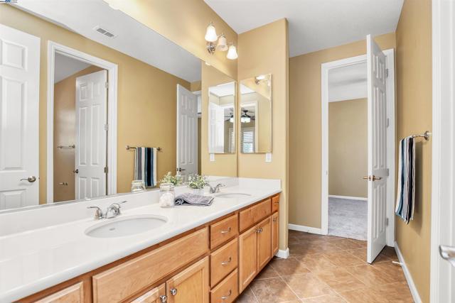 5618 Arcadia Cir, Discovery Bay CA: https://media.crmls.org/mediaz/1661f256-e2ee-444f-8ee2-aec8db539673.jpg
