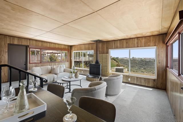 2122 March Pl, San Diego CA: https://media.crmls.org/mediaz/1661f275-4a1b-4222-8cf5-30081c673154.jpg