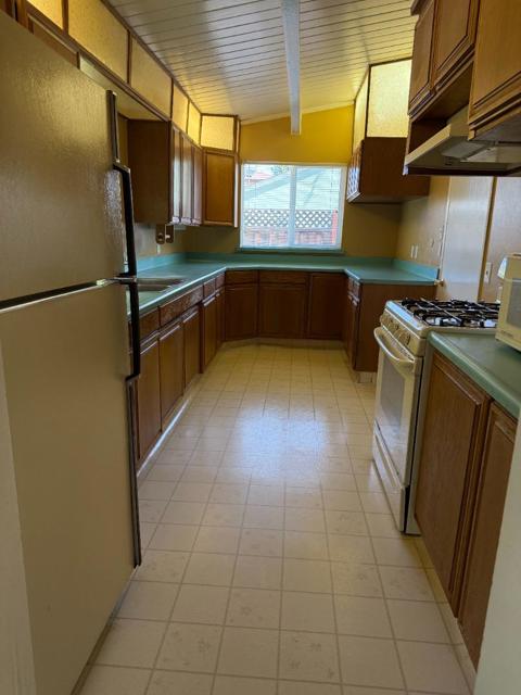 Image 8 of 29 For 15063 Brewster Avenue